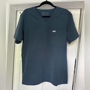 FIGS men two-pocket Leon shirt, size M. Lightly worn. Color Dark Harbor.